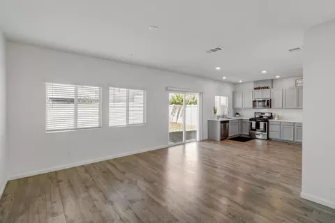 Living - 2887 Krone Way, Antelope, CA 95843 photo 2 of 6