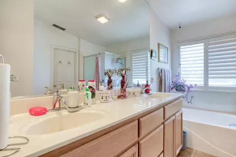 Bath - 3724 Macadamia Ln, Ceres, CA 95307 photo 2 of 3