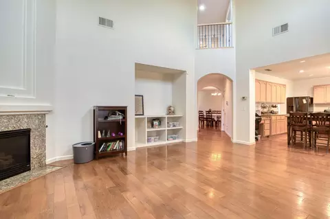 Living - 3724 Macadamia Ln, Ceres, CA 95307 photo 3 of 4