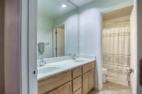 Bath - 3724 Macadamia Ln, Ceres, CA 95307 photo 3 of 3