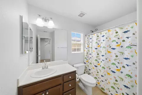 Bath - 698 Equinox Loop, Lincoln, CA 95648 photo 2 of 2