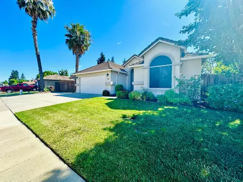 1035 Starbrook Dr, Galt, CA 95632