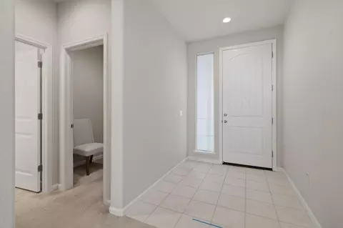 Entry Way - 4344 Vanguard Dr, Modesto, CA 95356 photo 2 of 5