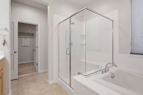 Bath - 4344 Vanguard Dr, Modesto, CA 95356 photo 3 of 4