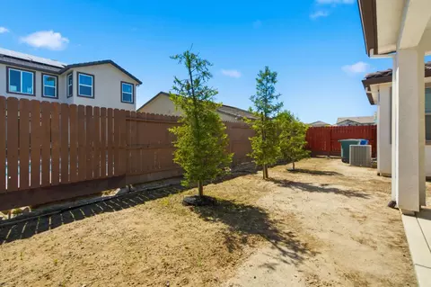Exterior - 4344 Vanguard Dr, Modesto, CA 95356 photo 4 of 8