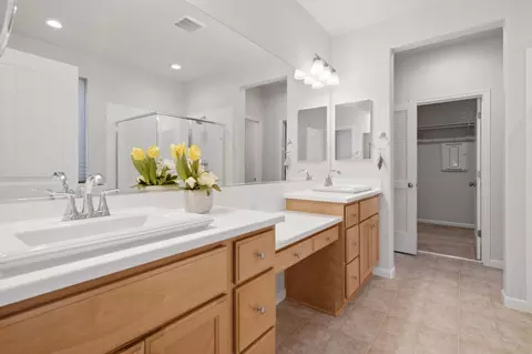 Bath - 4344 Vanguard Dr, Modesto, CA 95356 photo 2 of 4