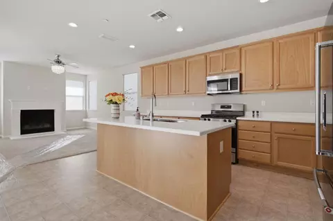 Kitchen - 4344 Vanguard Dr, Modesto, CA 95356 photo 6 of 7