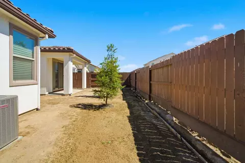 Exterior - 4344 Vanguard Dr, Modesto, CA 95356 photo 7 of 8