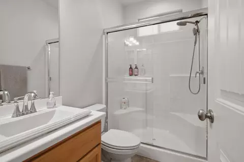 Bath - 4344 Vanguard Dr, Modesto, CA 95356 photo 1 of 4