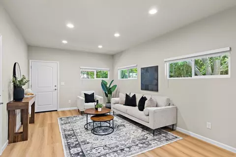 Living - 909 Malibu Ct, Modesto, CA 95350 photo 5 of 6