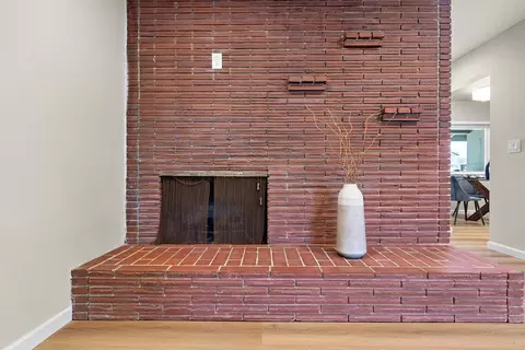 Living - 909 Malibu Ct, Modesto, CA 95350 photo 4 of 6