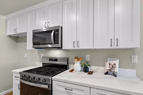Kitchen - 909 Malibu Ct, Modesto, CA 95350 photo 2 of 3