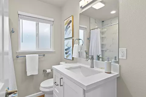 Bath - 909 Malibu Ct, Modesto, CA 95350 photo 1 of 6