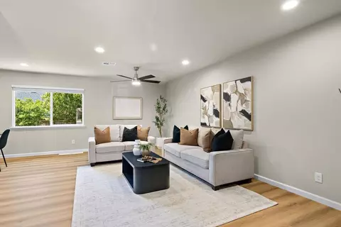 Living - 909 Malibu Ct, Modesto, CA 95350 photo 1 of 6
