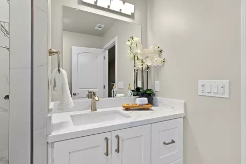Bath - 909 Malibu Ct, Modesto, CA 95350 photo 6 of 6