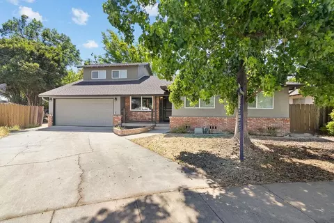 Exterior - 909 Malibu Ct, Modesto, CA 95350 photo 2 of 7