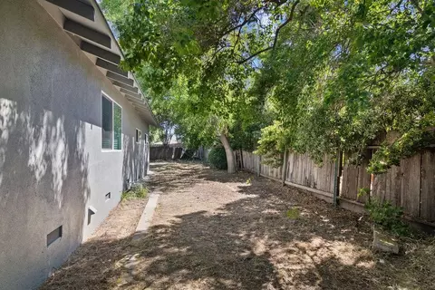 Exterior - 909 Malibu Ct, Modesto, CA 95350 photo 6 of 7