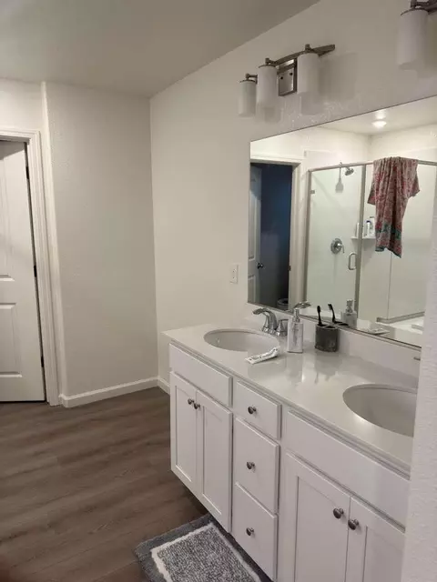 Bath - 1808 Apiary Way, Hughson, CA 95326 photo 2 of 3