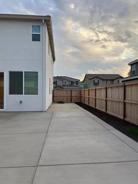 Exterior - 1808 Apiary Way, Hughson, CA 95326 photo 4 of 6