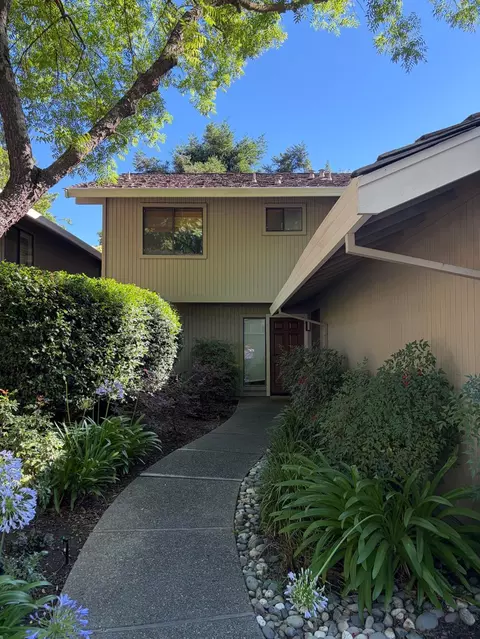 2042 University Park Dr, Sacramento, CA 95825