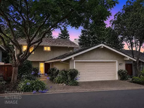 2042 University Park Dr, Sacramento, CA 95825