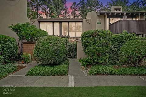 2203 Woodside Ln #4, Sacramento, CA 95825