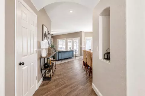 Entry Way - 3717 Havenhurst Ct, Modesto, CA 95355 photo 2 of 5