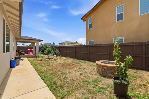 Exterior - 658 Nathaniel Ave, Galt, CA 95632 photo 6 of 11