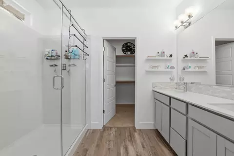 Bath - 658 Nathaniel Ave, Galt, CA 95632 photo 2 of 3