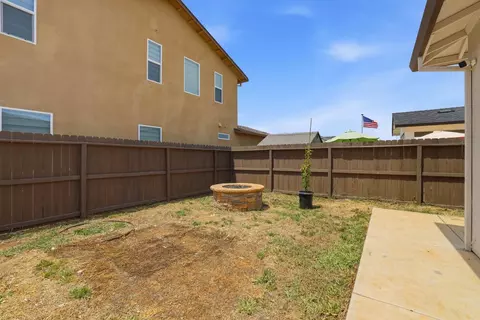 Exterior - 658 Nathaniel Ave, Galt, CA 95632 photo 4 of 11