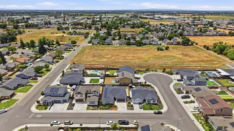 View/Area - 658 Nathaniel Ave, Galt, CA 95632 photo 3 of 5