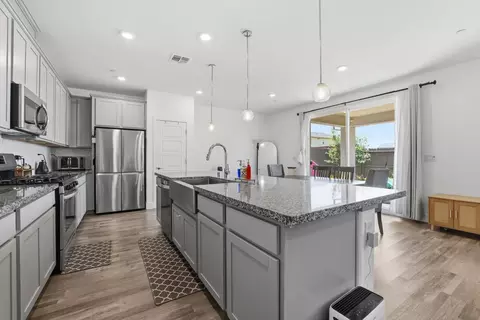 Kitchen - 658 Nathaniel Ave, Galt, CA 95632 photo 2 of 4