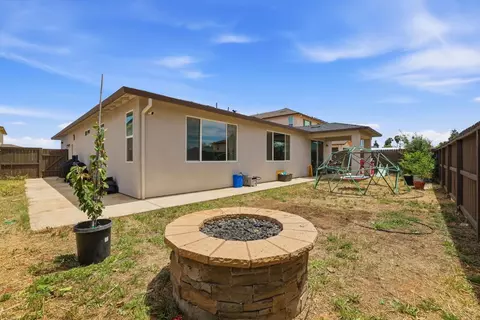 Exterior - 658 Nathaniel Ave, Galt, CA 95632 photo 7 of 11
