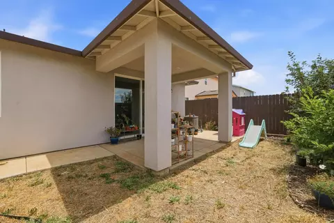 Exterior - 658 Nathaniel Ave, Galt, CA 95632 photo 9 of 11