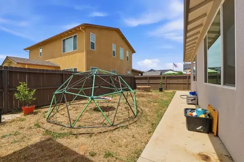 Exterior - 658 Nathaniel Ave, Galt, CA 95632 photo 3 of 11