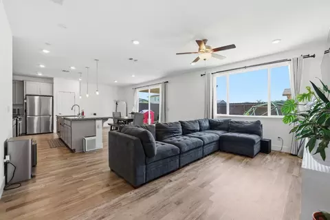 Entry Way - 658 Nathaniel Ave, Galt, CA 95632 photo 3 of 8