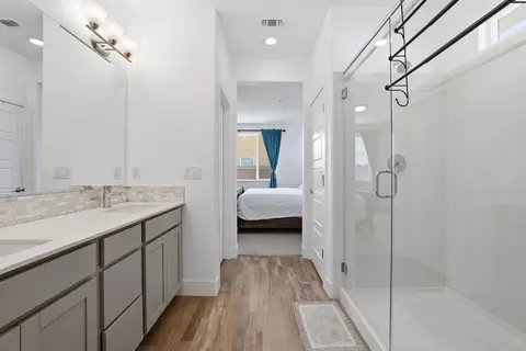 Bath - 658 Nathaniel Ave, Galt, CA 95632 photo 3 of 3