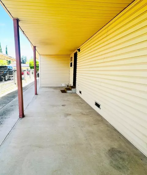 Exterior - 1633 Walnut, Escalon, CA 95320 photo 4 of 11