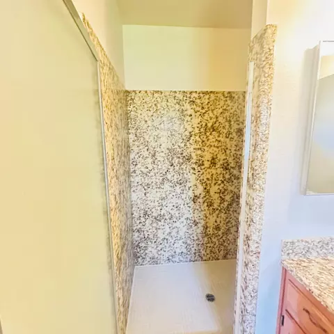 Bath - 1633 Walnut, Escalon, CA 95320 photo 6 of 6