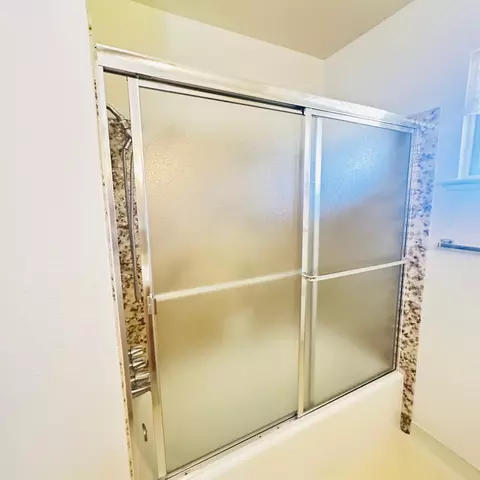 Bath - 1633 Walnut, Escalon, CA 95320 photo 3 of 6