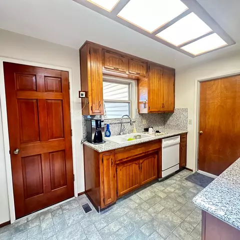 Kitchen - 1633 Walnut, Escalon, CA 95320 photo 2 of 2
