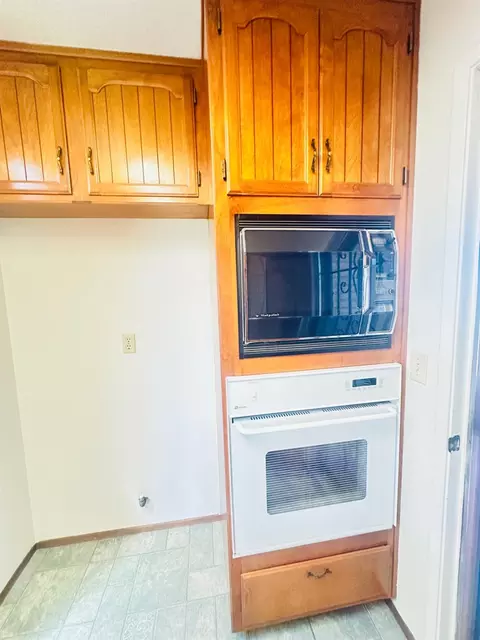 Kitchen - 1633 Walnut, Escalon, CA 95320 photo 2 of 3