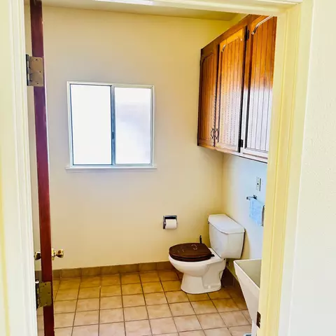 Bath - 1633 Walnut, Escalon, CA 95320 photo 7 of 7