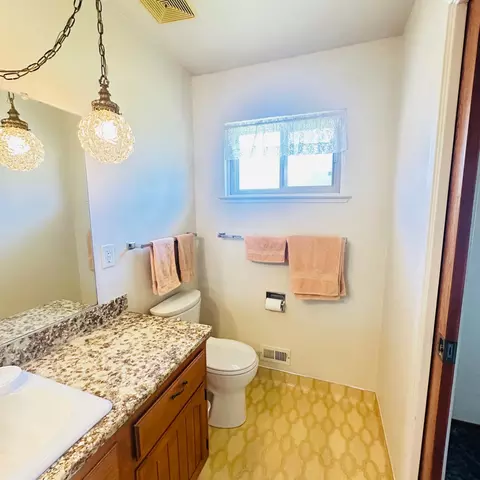 Bath - 1633 Walnut, Escalon, CA 95320 photo 5 of 6