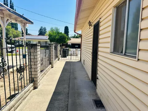 Exterior - 1633 Walnut, Escalon, CA 95320 photo 3 of 11
