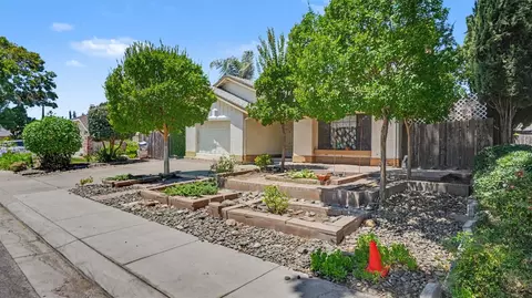 Exterior - 2701 Twin Oak Ln, Modesto, CA 95355 photo 2 of 8