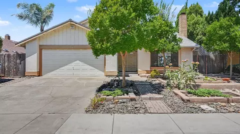 2701 Twin Oak Ln, Modesto, CA 95355