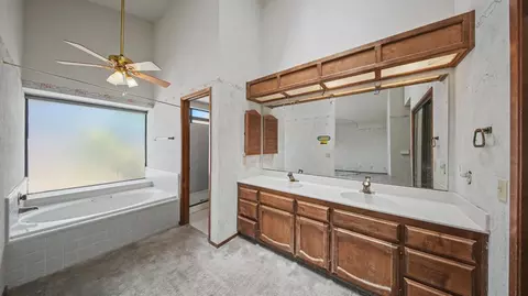 Bath - 2701 Twin Oak Ln, Modesto, CA 95355 photo 2 of 2