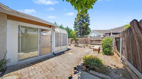 Exterior - 2701 Twin Oak Ln, Modesto, CA 95355 photo 5 of 8
