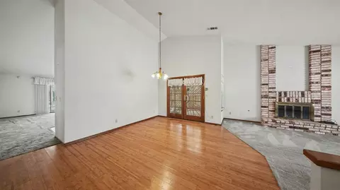 Living - 2701 Twin Oak Ln, Modesto, CA 95355 photo 2 of 9